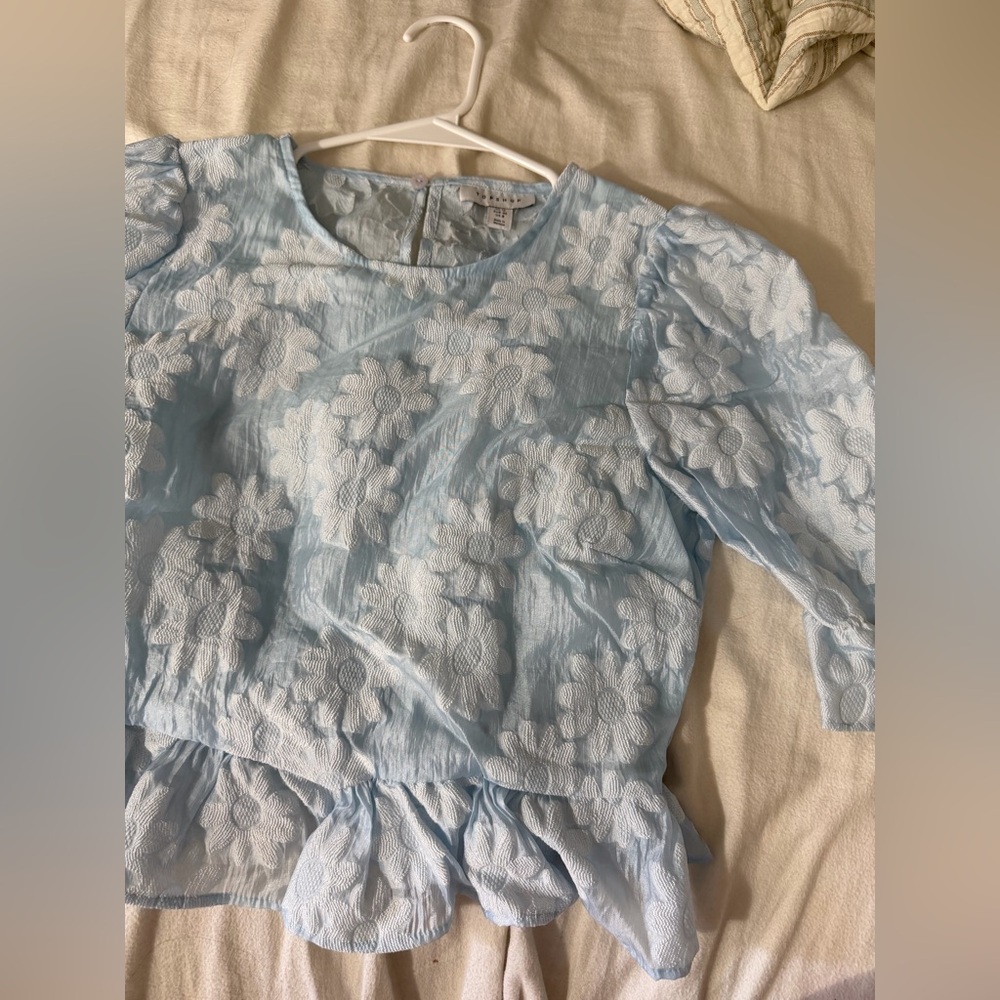 TOPSHOP Textured Floral Puff Sleeve Crop Top